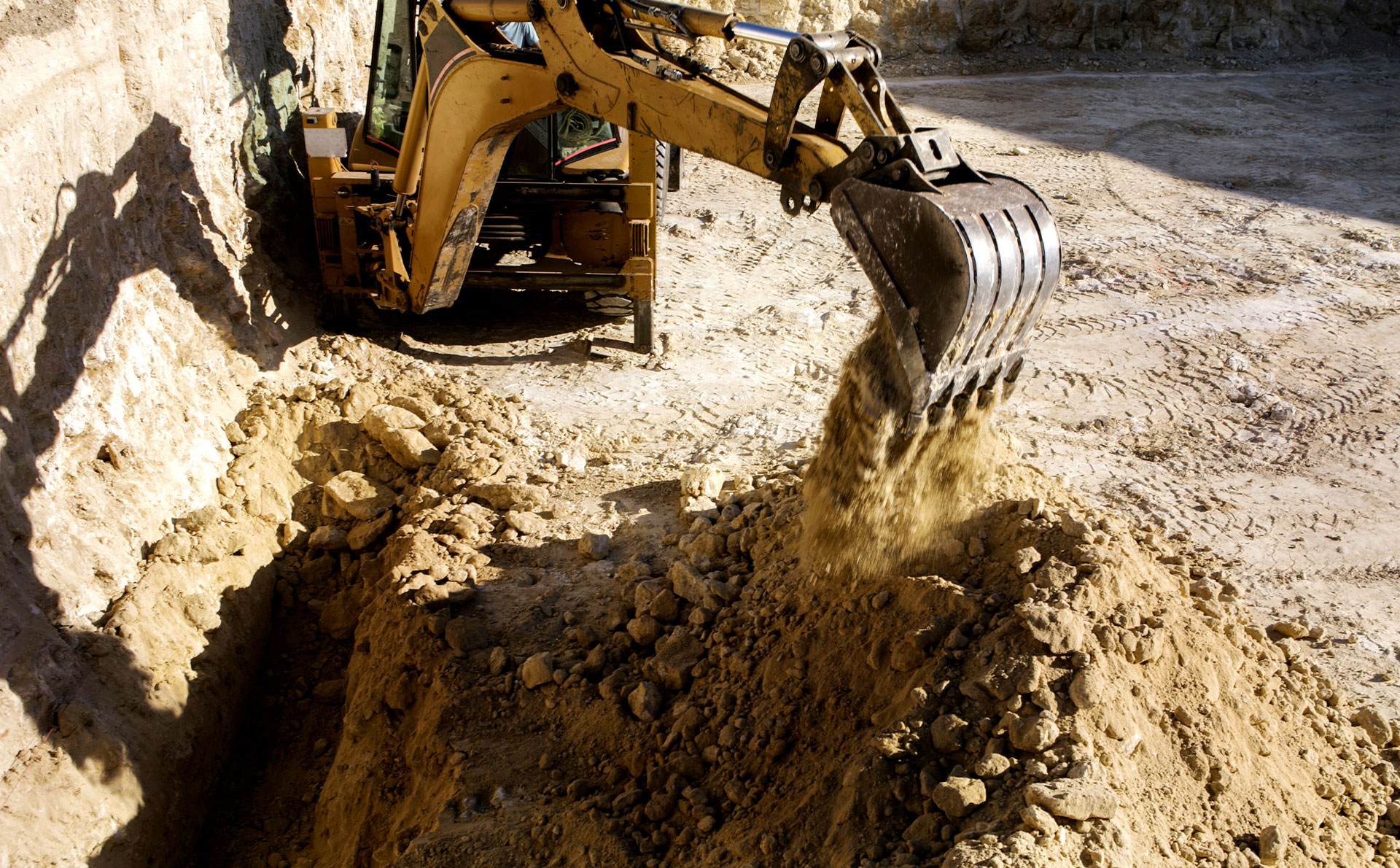 Excavator Mining | Aluma Capital (Pty) Ltd
